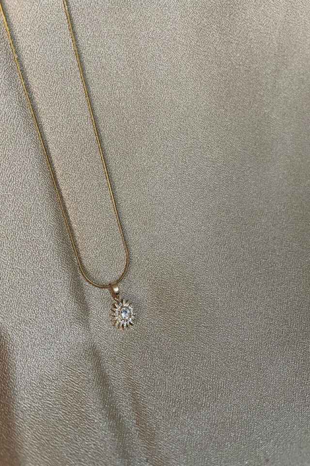 Güneş Figürlü Zirkon Taşlı Şık Çelik Kolye