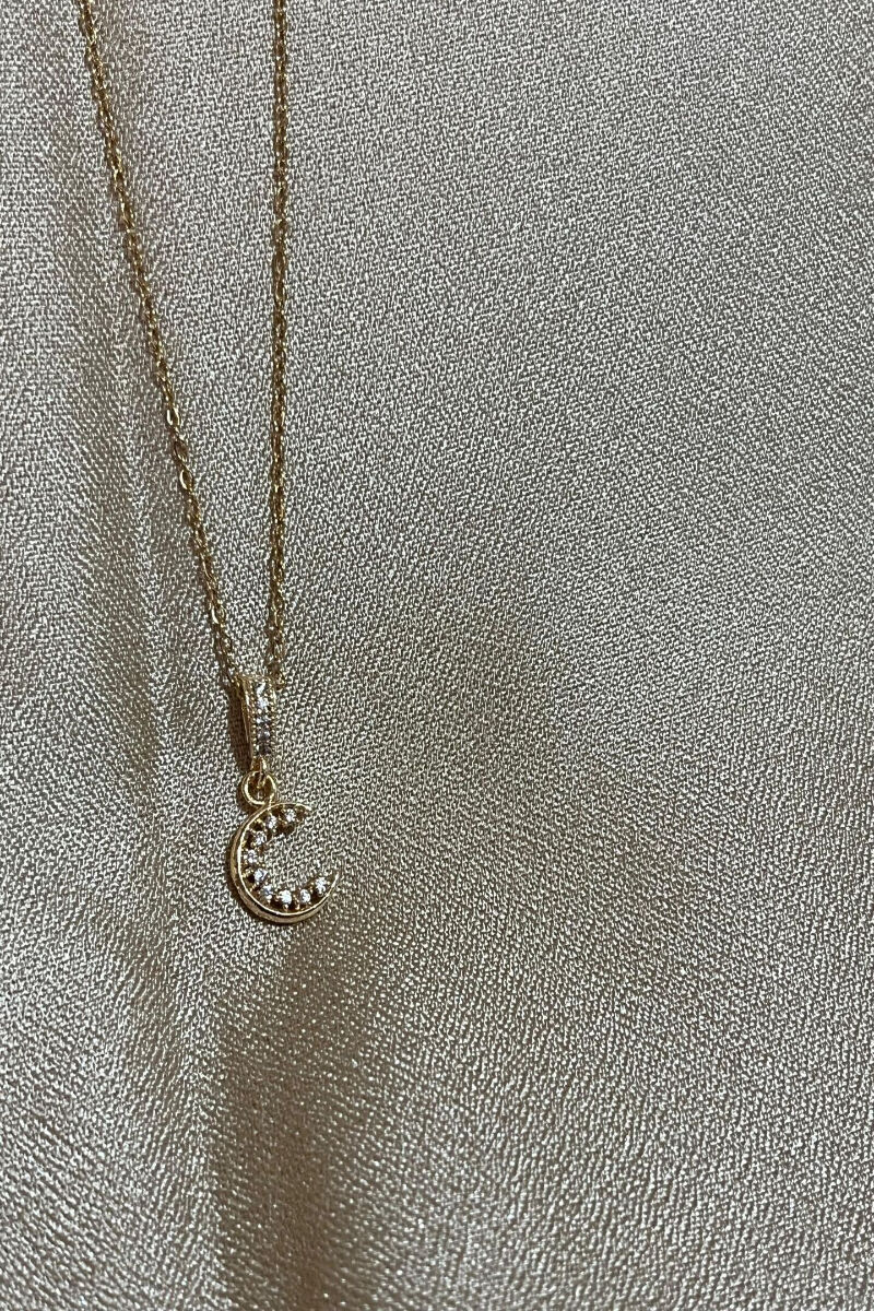 Minimal Hilal Detaylı Zirkon Taşlı Şık Gold Çelik Kolye