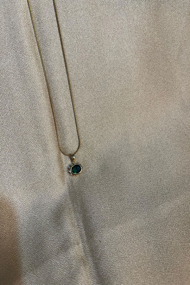 Zümrüt Yeşili Zirkon Taşlı Zarif Çelik Kolye