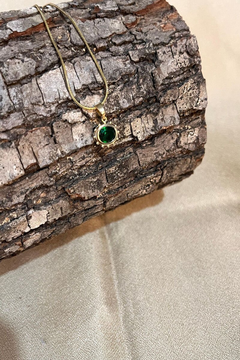 Zümrüt Yeşili Zirkon Taşlı Zarif Çelik Kolye