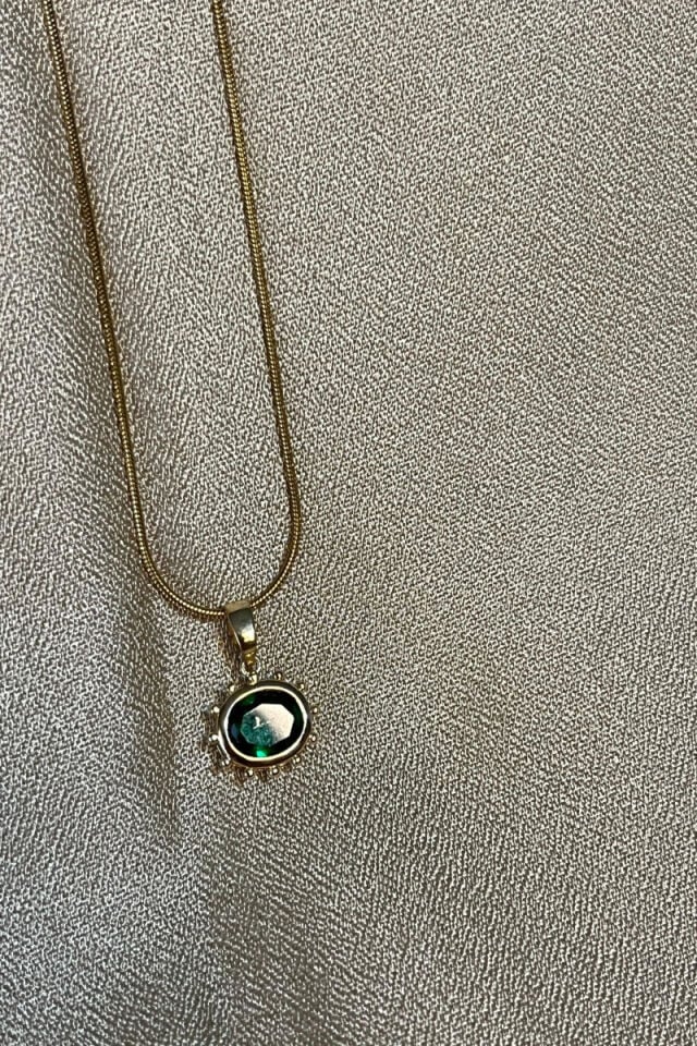 Zümrüt Yeşili Zirkon Taşlı Zarif Çelik Kolye